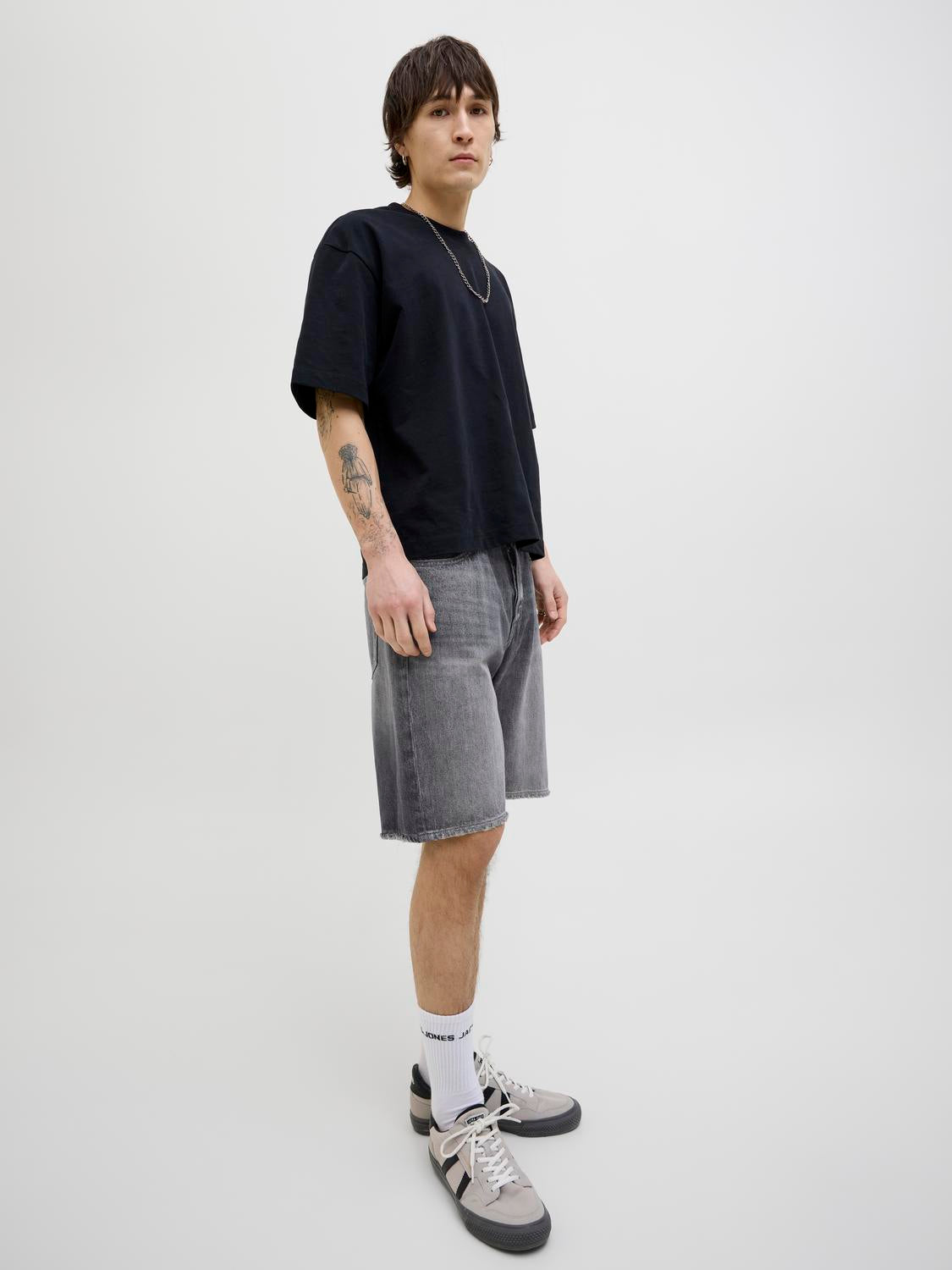 model_shot-creative